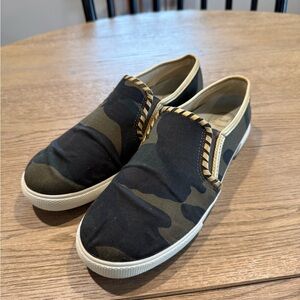 Jack Rogers McKay  Womens Size 8 Camo Canvas Slip Ons